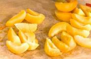 Рецепти пирогів з сиром та абрикосами з різних видів тіста.