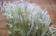 Здравословна и вкусна рецепта за зелева салата с краставици