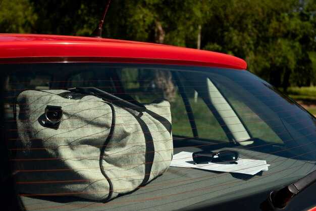 Как правильно заменить задний стеклоочиститель на Kia Sportage 2